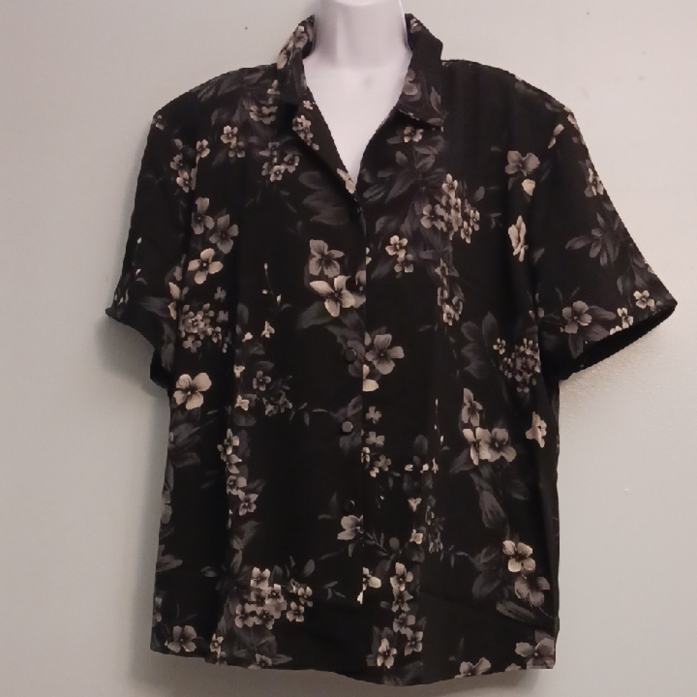 Susan Graver size 3X women's black and gray dark Floral button down short shirt.